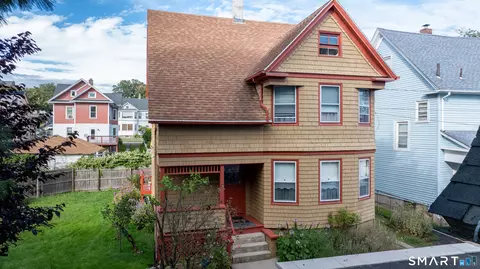 17 Borodell Pl, New London, CT 06320