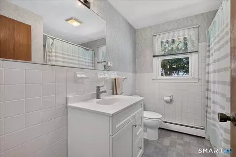 Bath - 147 Daniel Rd, Hamden, CT 06517 photo 2 of 2