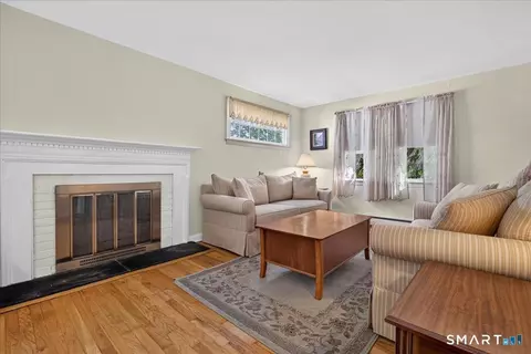Living - 147 Daniel Rd, Hamden, CT 06517 photo 3 of 5