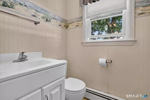 Bath - 147 Daniel Rd, Hamden, CT 06517 photo 1 of 2