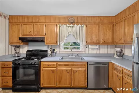 Kitchen - 147 Daniel Rd, Hamden, CT 06517 photo 2 of 3