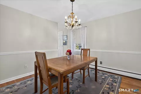 Dining - 147 Daniel Rd, Hamden, CT 06517 photo 3 of 4