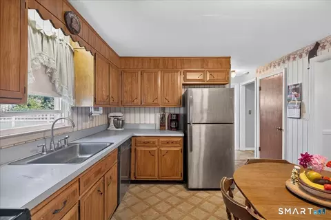 Kitchen - 147 Daniel Rd, Hamden, CT 06517 photo 1 of 3