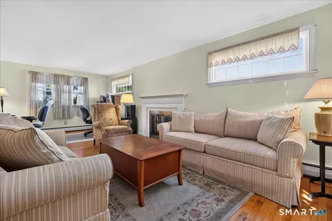 Living - 147 Daniel Rd, Hamden, CT 06517 photo 2 of 5