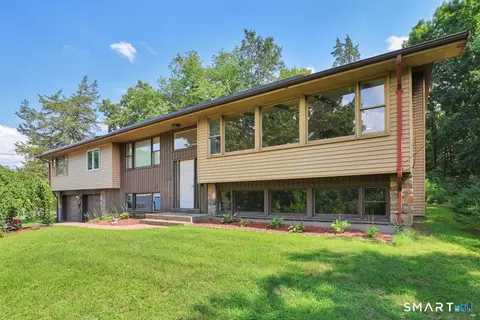 329 Kennedy Rd, Manchester, CT 06042