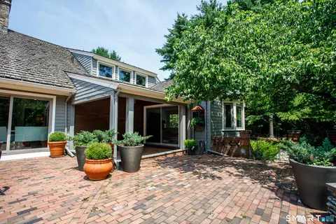 Exterior - 12 Gulliver Cir, Norwich, CT 06360 photo 2 of 9