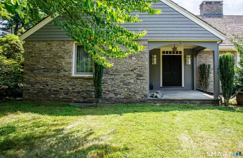Exterior - 12 Gulliver Cir, Norwich, CT 06360 photo 8 of 9