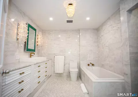 Bath - 12 Gulliver Cir, Norwich, CT 06360 photo 1 of 3