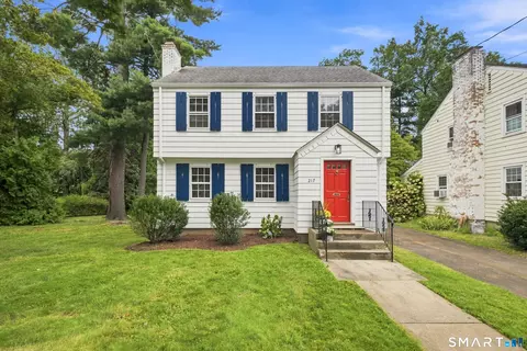 217 Penn Dr, West Hartford, CT 06119