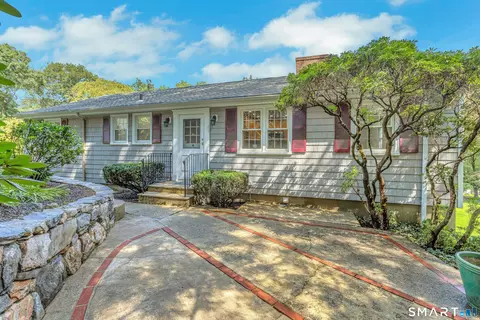 79 Robin Hood Rd, Stamford, CT 06907