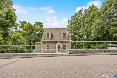327 Steinmann Ave, Middlebury, CT 06762