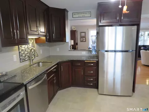 Kitchen - 32 Pickering Ln #32, Wethersfield, CT 06109 photo 2 of 2