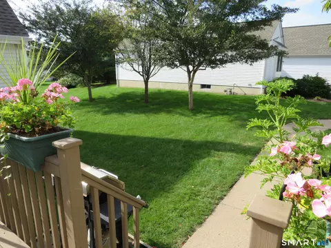 Exterior - 32 Pickering Ln #32, Wethersfield, CT 06109 photo 5 of 9