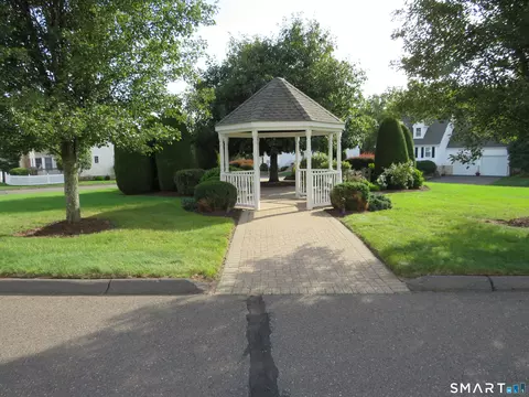 Exterior - 32 Pickering Ln #32, Wethersfield, CT 06109 photo 9 of 9