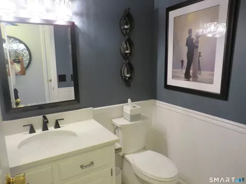 Bath - 32 Pickering Ln #32, Wethersfield, CT 06109 photo 1 of 3