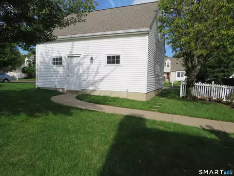 Exterior - 32 Pickering Ln #32, Wethersfield, CT 06109 photo 6 of 8
