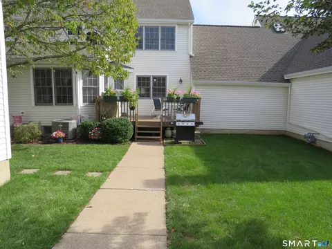 Exterior - 32 Pickering Ln #32, Wethersfield, CT 06109 photo 2 of 9
