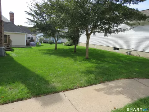 Exterior - 32 Pickering Ln #32, Wethersfield, CT 06109 photo 4 of 9