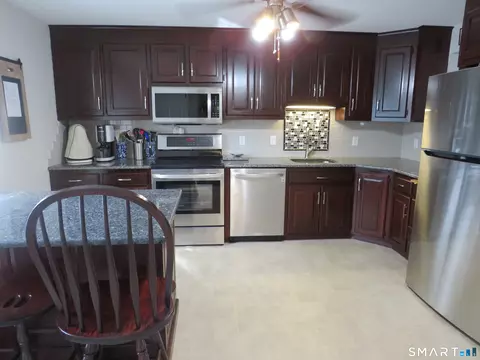 Kitchen - 32 Pickering Ln #32, Wethersfield, CT 06109 photo 1 of 2