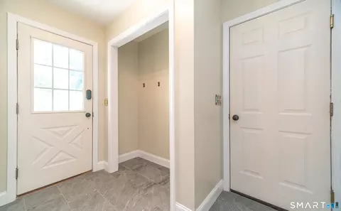 Entry Way - 77 Falls Landing Rd, Deep River, CT 06417 photo 3 of 5