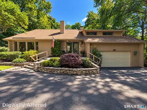 38 Twin Lakes Dr, Waterford, CT 06385