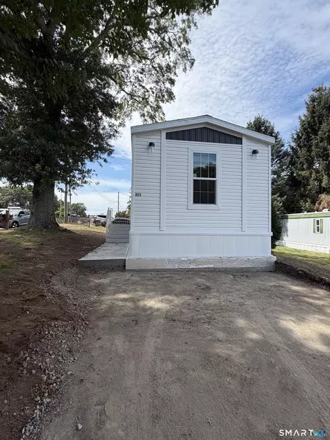 22 E St, Groton, CT 06340 photo 2