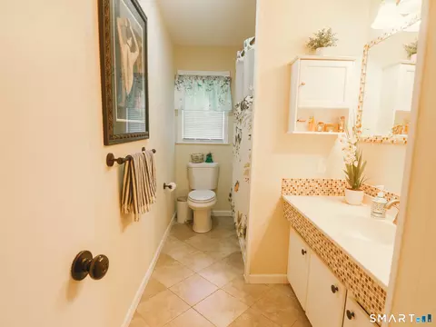 Bath - 7 Rodline Rd, Danbury, CT 06811 photo 2 of 3