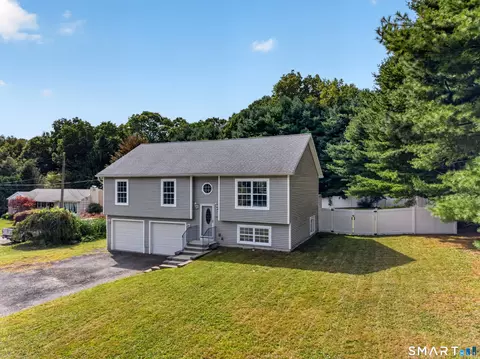 846 Vauxhall St Ext # -A, Waterford, CT 06385