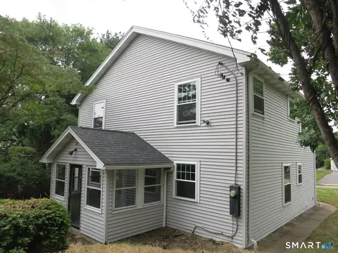 86 Cedar St, Norwich, CT 06360