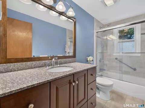 Bath - 3 Marian Ln, Clinton, CT 06413 photo 2 of 4