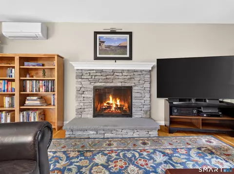 Living - 3 Marian Ln, Clinton, CT 06413 photo 3 of 6