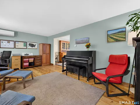 Living - 3 Marian Ln, Clinton, CT 06413 photo 6 of 6