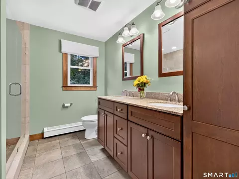 Bath - 3 Marian Ln, Clinton, CT 06413 photo 3 of 4