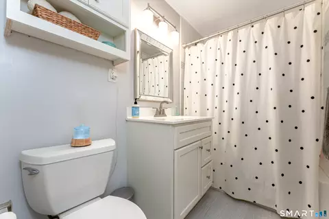Bath - 120 Crystal St, Wethersfield, CT 06109 photo 1 of 1