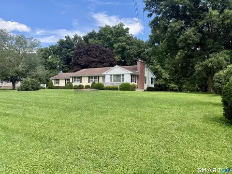 Exterior - 347 Fairlea Rd, Orange, CT 06477 photo 4 of 8