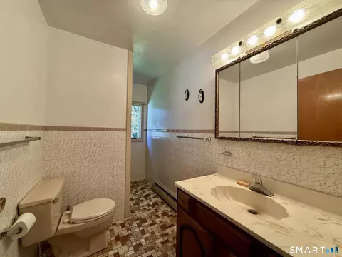 Bath - 347 Fairlea Rd, Orange, CT 06477 photo 3 of 4