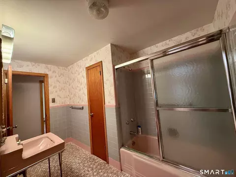 Bath - 347 Fairlea Rd, Orange, CT 06477 photo 1 of 4
