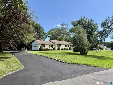 Exterior - 347 Fairlea Rd, Orange, CT 06477 photo 5 of 8