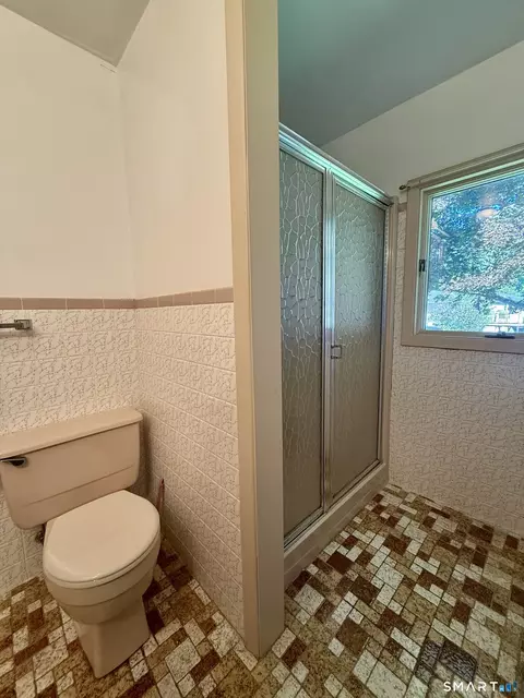 Bath - 347 Fairlea Rd, Orange, CT 06477 photo 4 of 4