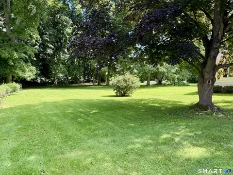 Exterior - 347 Fairlea Rd, Orange, CT 06477 photo 2 of 8
