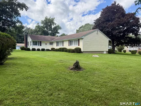 Exterior - 347 Fairlea Rd, Orange, CT 06477 photo 6 of 8