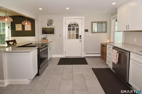 Kitchen - 331 Tunxis Ave, Bloomfield, CT 06002 photo 3 of 7