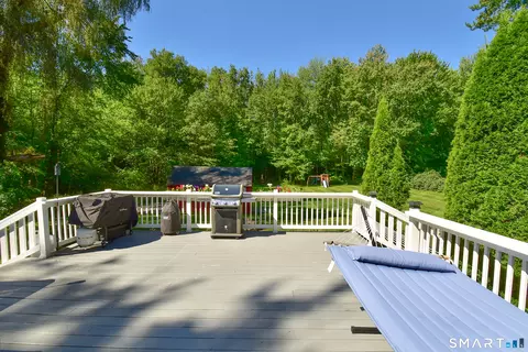 Exterior - 331 Tunxis Ave, Bloomfield, CT 06002 photo 6 of 8