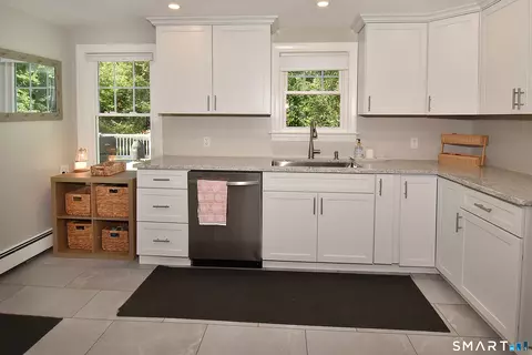 Kitchen - 331 Tunxis Ave, Bloomfield, CT 06002 photo 4 of 7