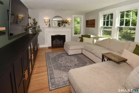 Living - 331 Tunxis Ave, Bloomfield, CT 06002 photo 2 of 2