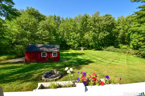 Exterior - 331 Tunxis Ave, Bloomfield, CT 06002 photo 4 of 8