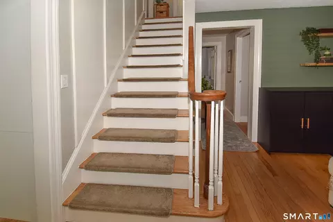 Entry Way - 331 Tunxis Ave, Bloomfield, CT 06002 photo 2 of 2