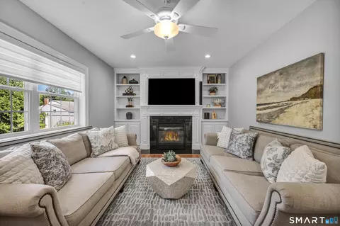 Living - 75 Montague St, Wethersfield, CT 06109 photo 4 of 4