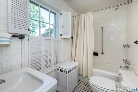 Bath - 59 Painter Ridge Rd, Washington, CT 06793 photo 2 of 2
