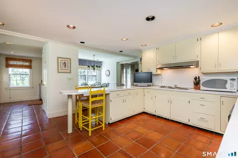 Kitchen - 59 Painter Ridge Rd, Washington, CT 06793 photo 2 of 3
